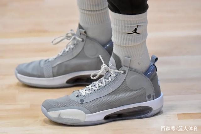 詹姆斯25+7+10拉塞尔27+10 湖人大胜老鹰回第9